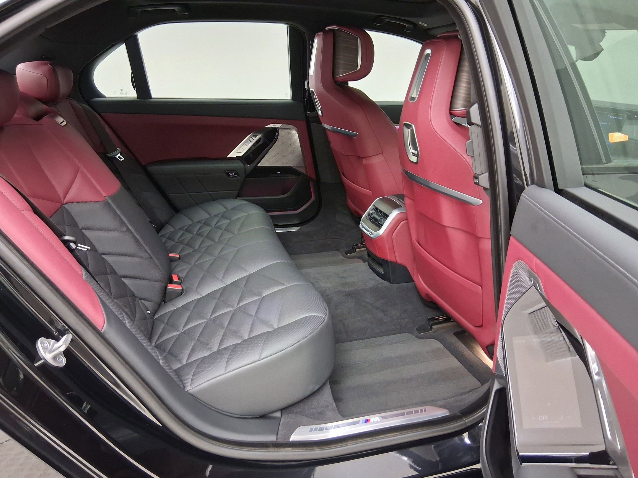 Used 2023 BMW 740i image 29