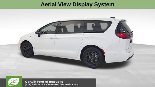 Used 2024 Chrysler Pacifica Select image 5