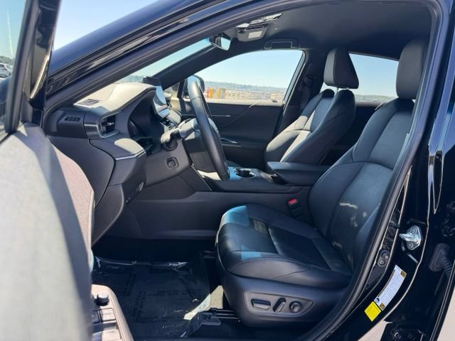Certified 2023 Toyota Venza XLE AWD/4WD image 14