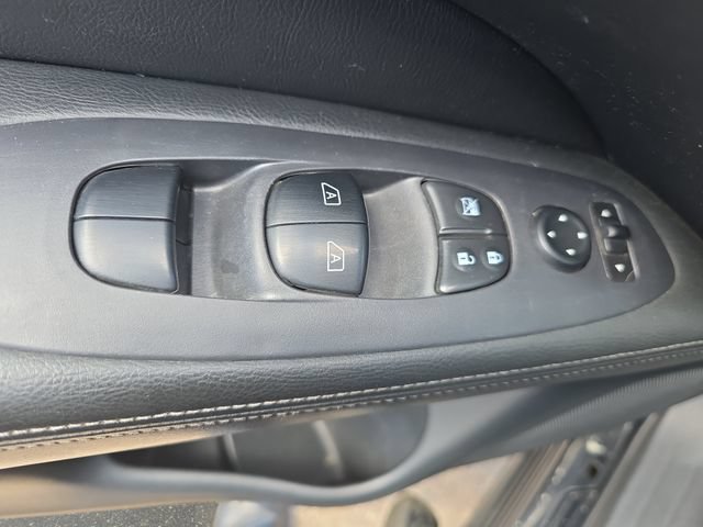 Used 2018 Nissan Pathfinder SV AWD/4WD image 29