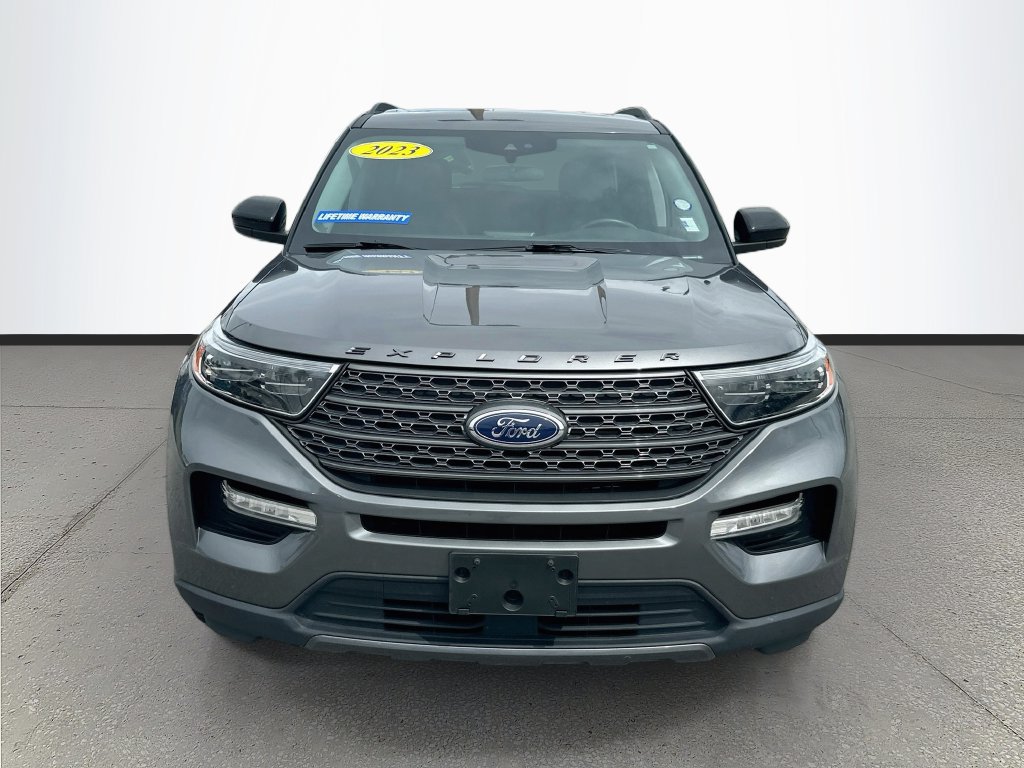 Used 2023 Ford Explorer XLT w/ Equipment Group 202A AWD/4WD image 2
