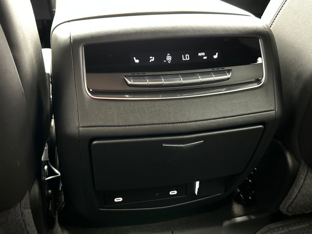 Used 2024 Cadillac Escalade Sport w/ LPO, ONYX Package image 19