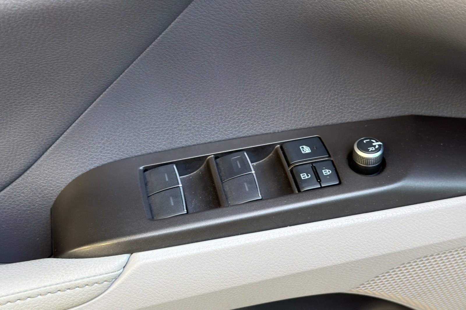 Used 2021 Toyota Camry XSE FWD image 13