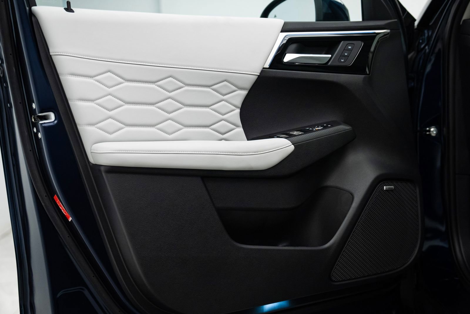 New 2025 Mitsubishi Outlander SEL image 17