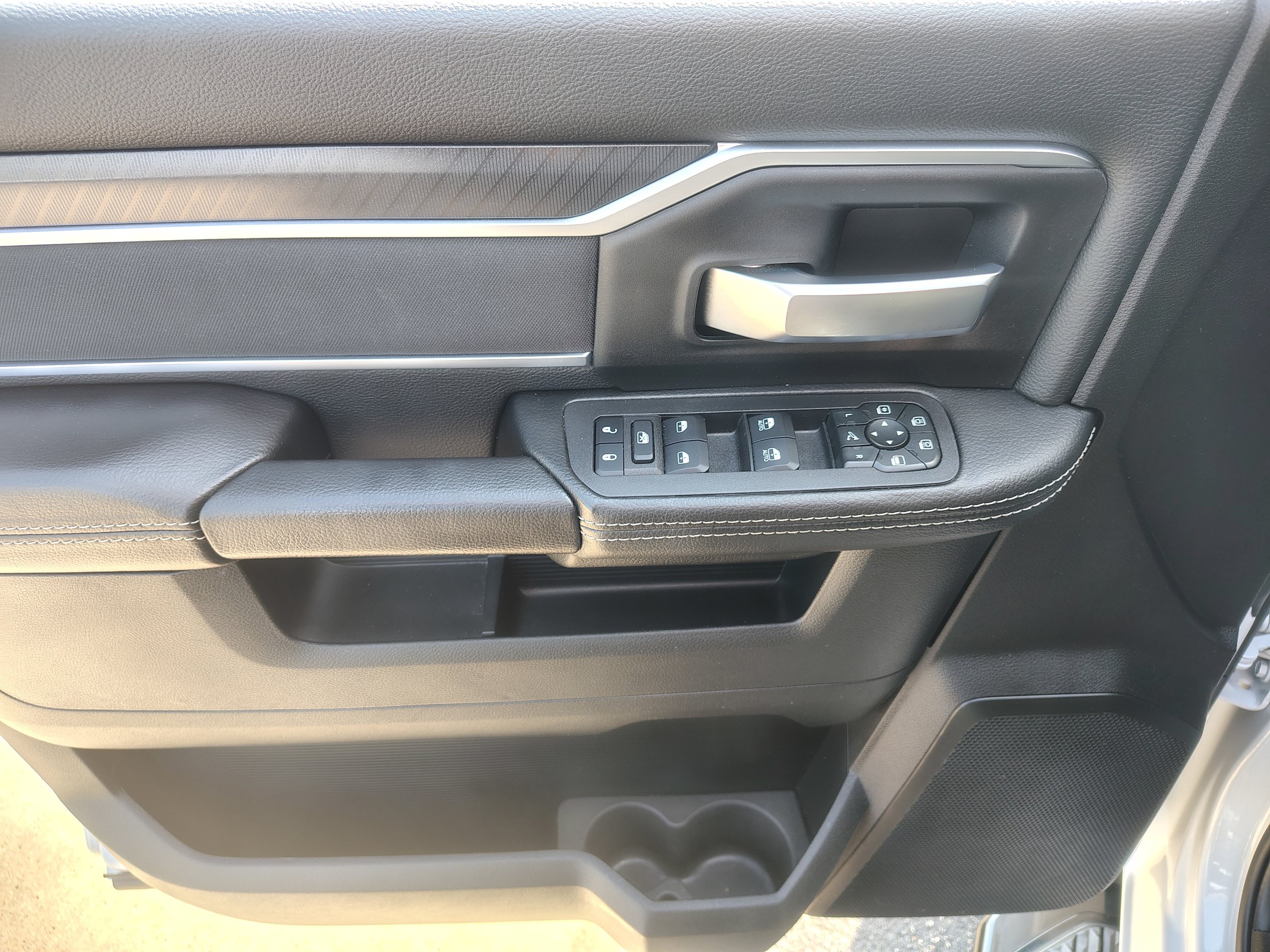 Certified 2025 RAM 2500 Big Horn AWD/4WD image 18