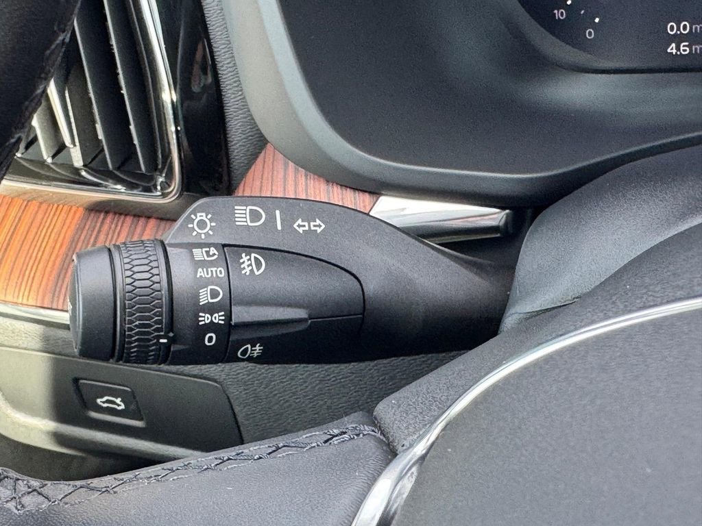 Certified 2023 Volvo XC60 B5 Plus w/ Climate Package image 20