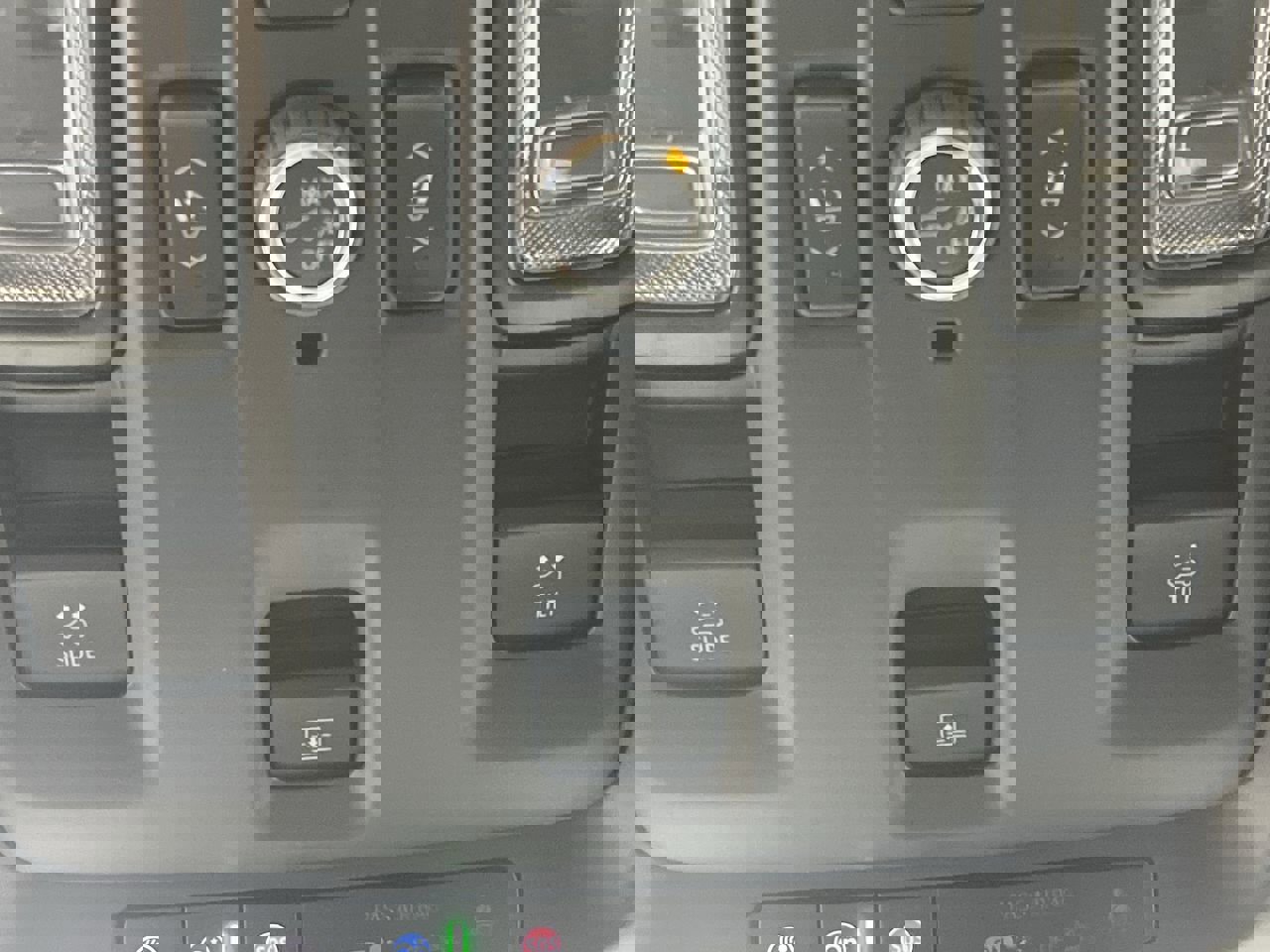 Certified 2022 Chevrolet Tahoe Z71 w/ Luxury Package AWD/4WD image 30