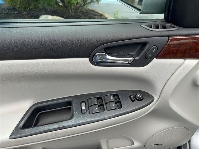 Used 2011 Chevrolet Impala LT w/ Luxury Edition Package FWD image 10