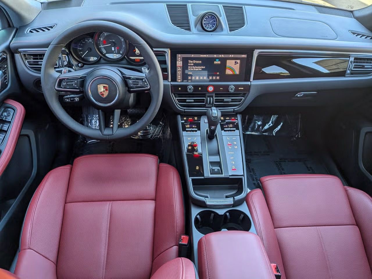 Certified 2025 Porsche Macan AWD/4WD image 23