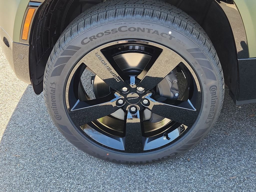 New 2026 Land Rover Defender 130 X-Dynamic SE image 9