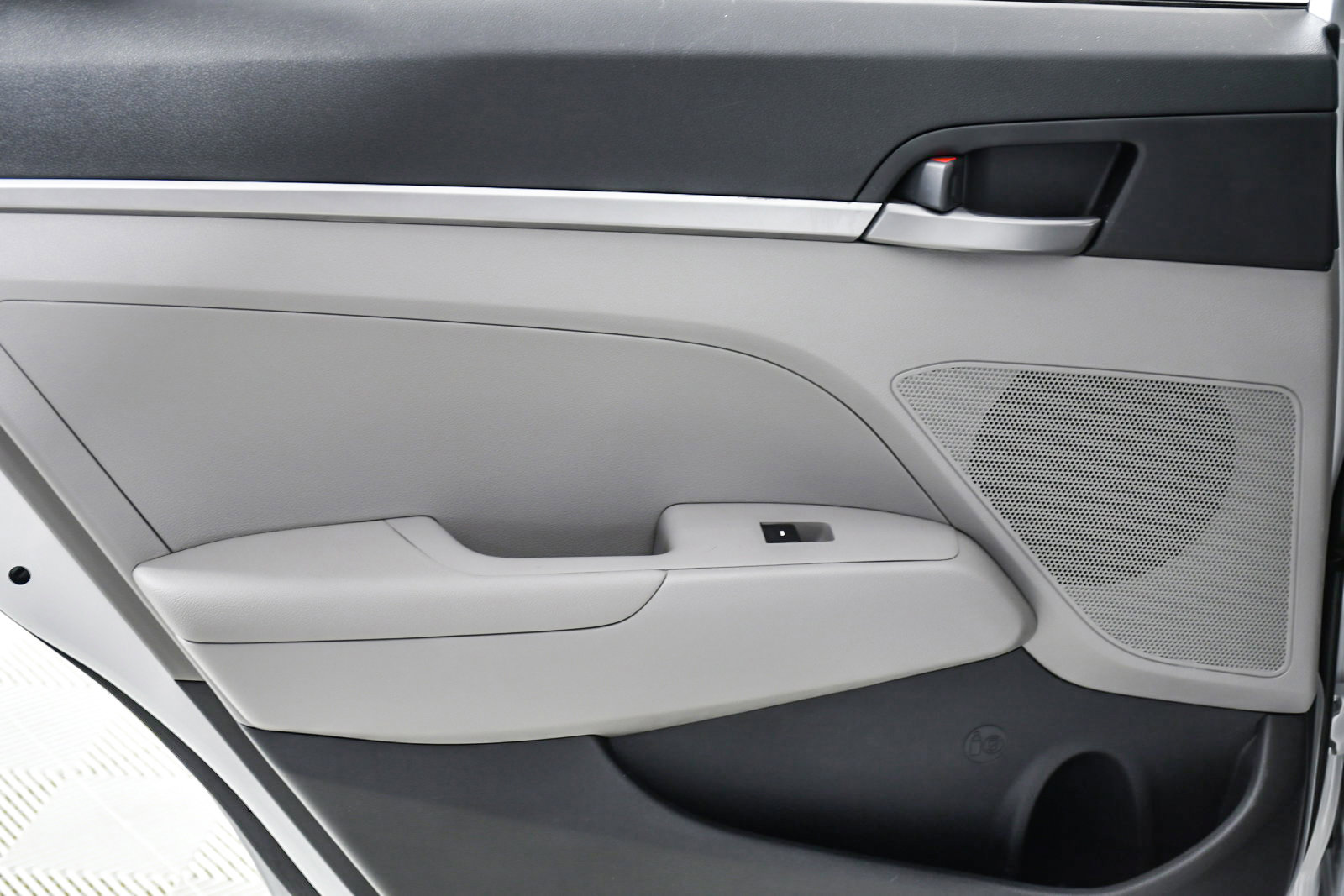 Used 2017 Hyundai Elantra SE image 19