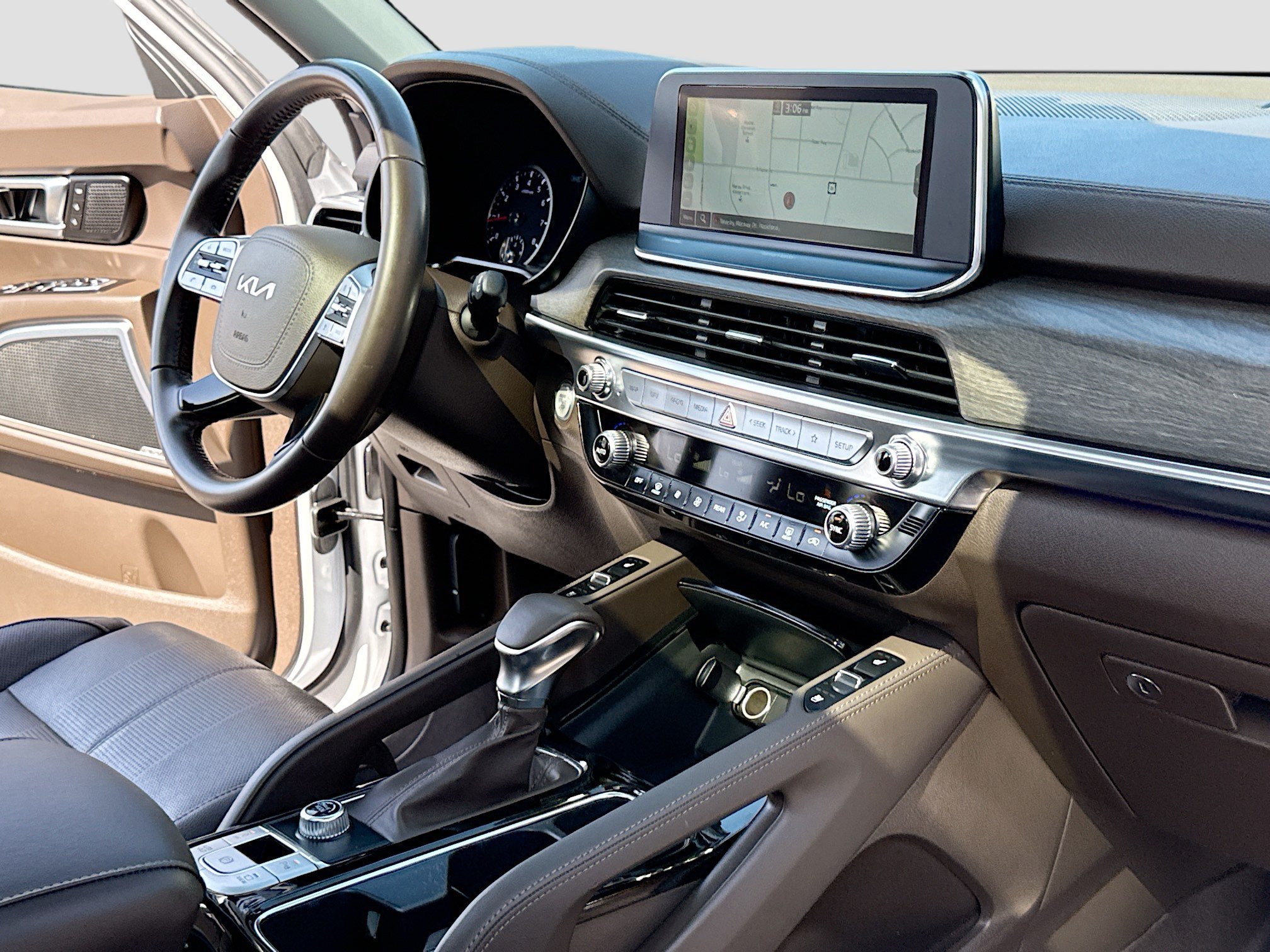 Used 2022 Kia Telluride SX w/ Towing Package FWD image 5