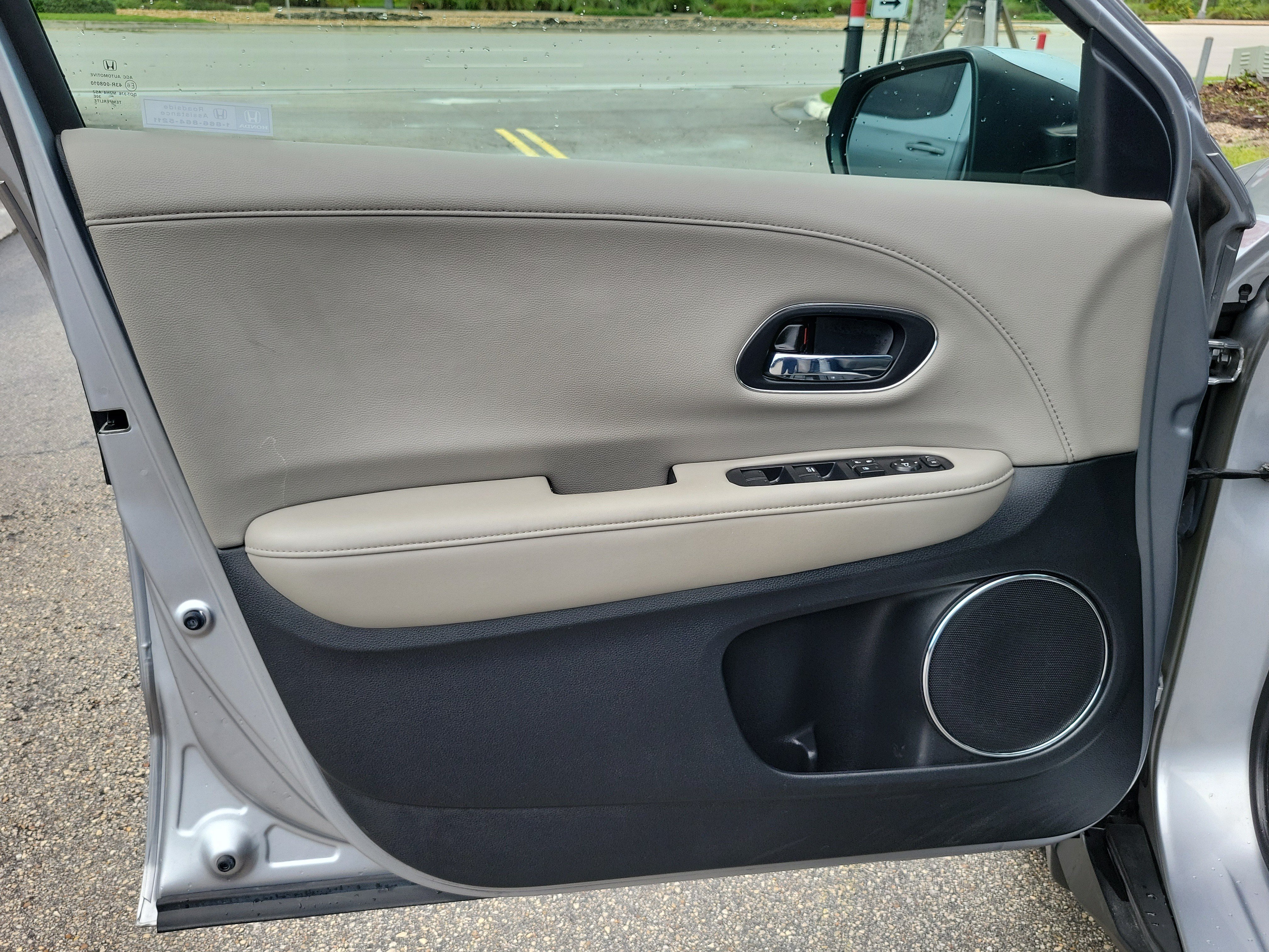 Used 2021 Honda HR-V EX-L image 23
