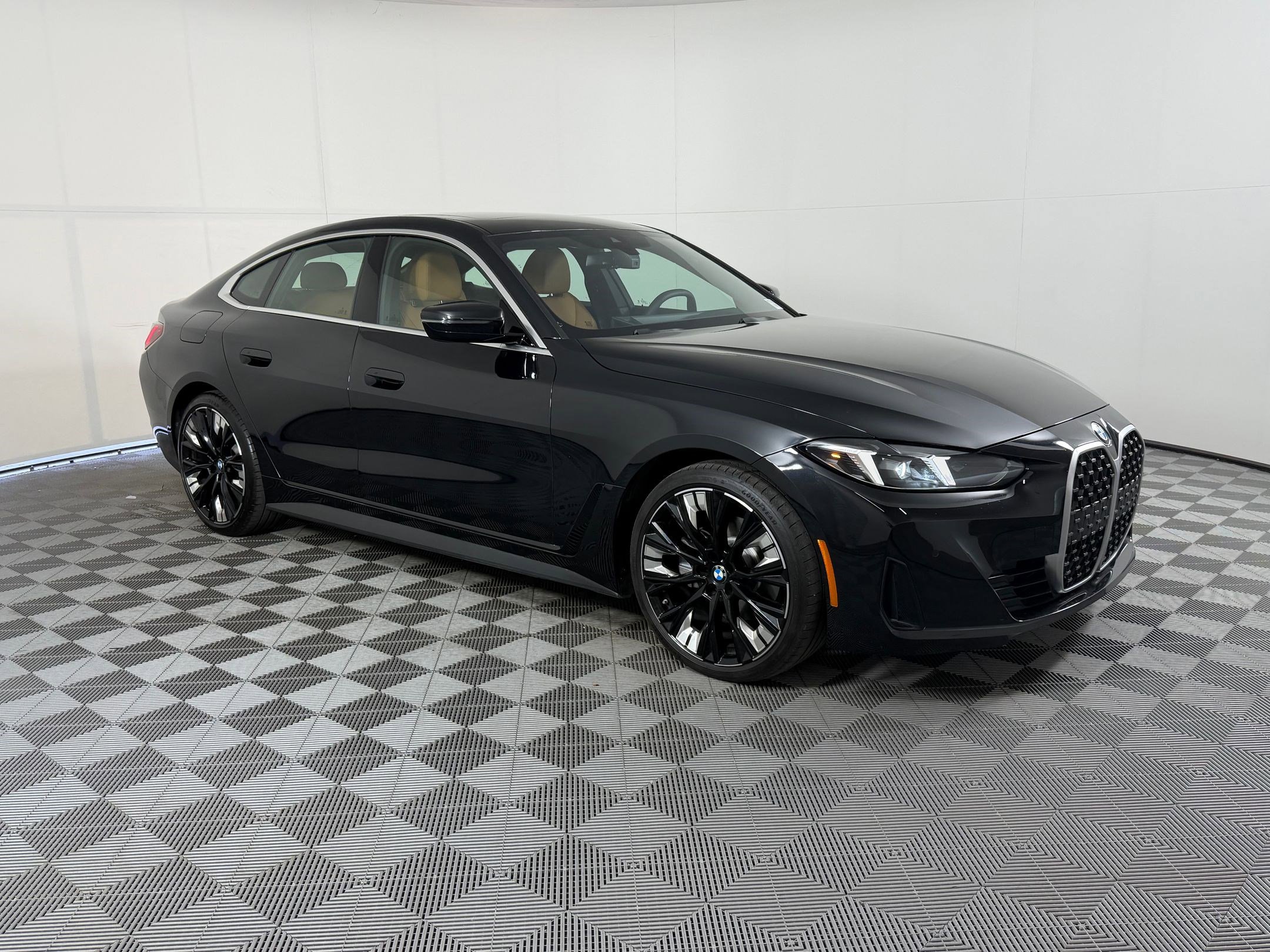 Used 2025 BMW 430i w/ Premium Package image 7