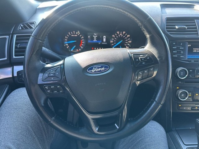 Used 2017 Ford Explorer XLT image 31