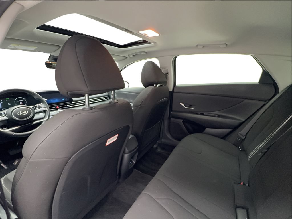 Used 2025 Hyundai Elantra SEL FWD image 24