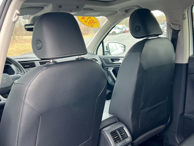 Used 2024 Volkswagen Tiguan SE image 34