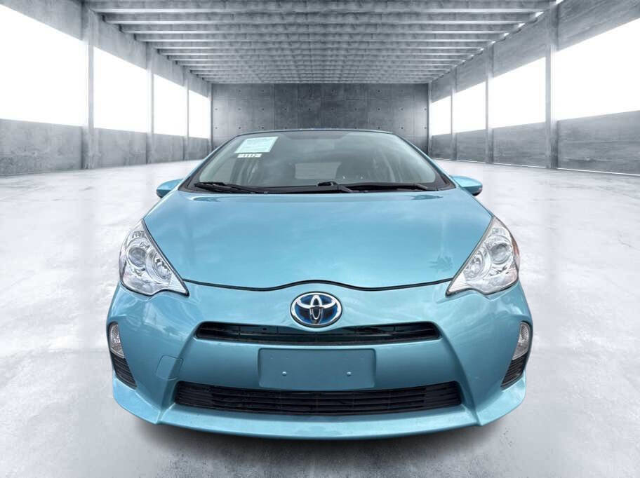 Used 2013 Toyota Prius C Three image 3