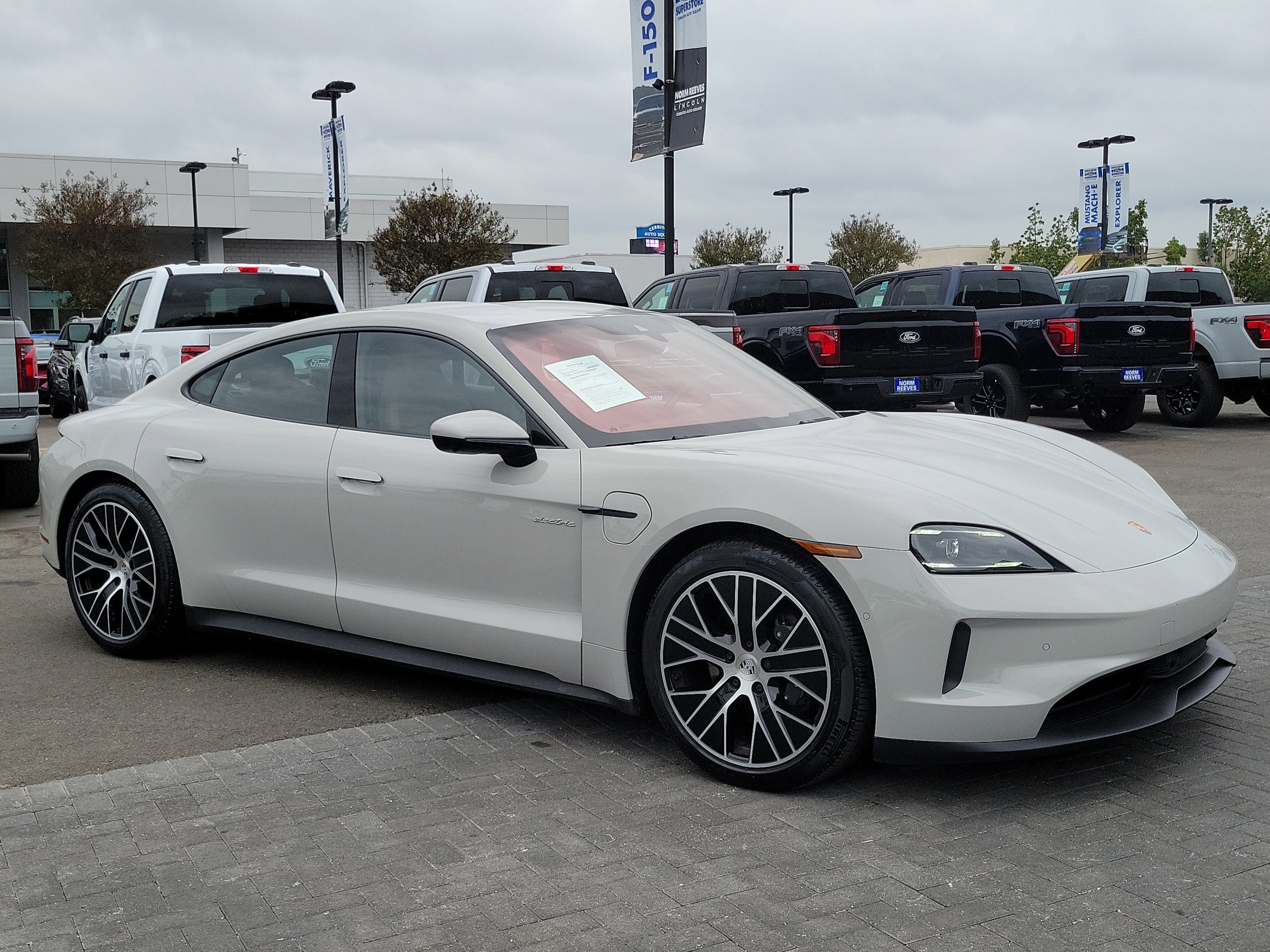 Used 2025 Porsche Taycan image 11