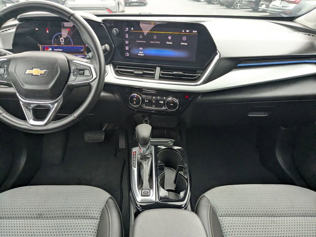 Used 2025 Chevrolet Trax LT w/ LT Convenience Package FWD image 23