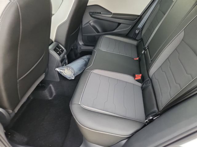 New 2025 Volkswagen Taos SE image 8