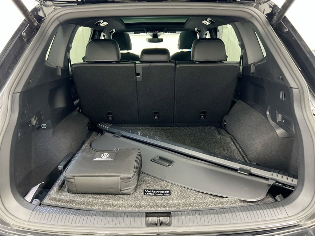Used 2022 Volkswagen Tiguan SEL R-Line image 25