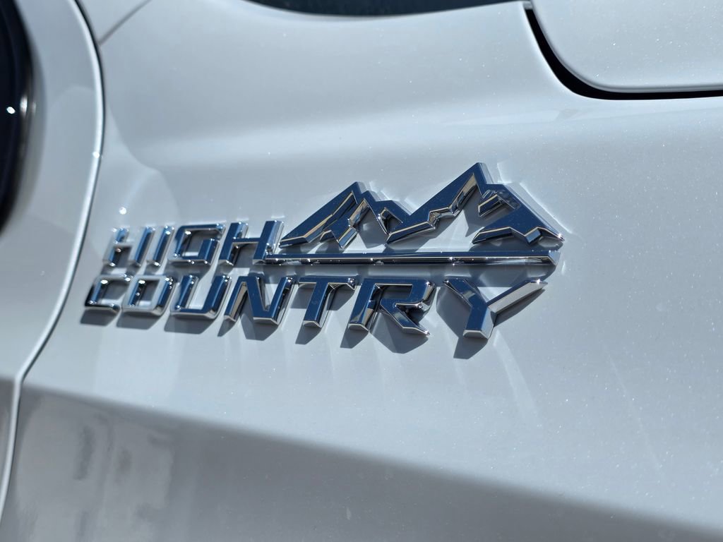 New 2026 Chevrolet Suburban High Country image 6