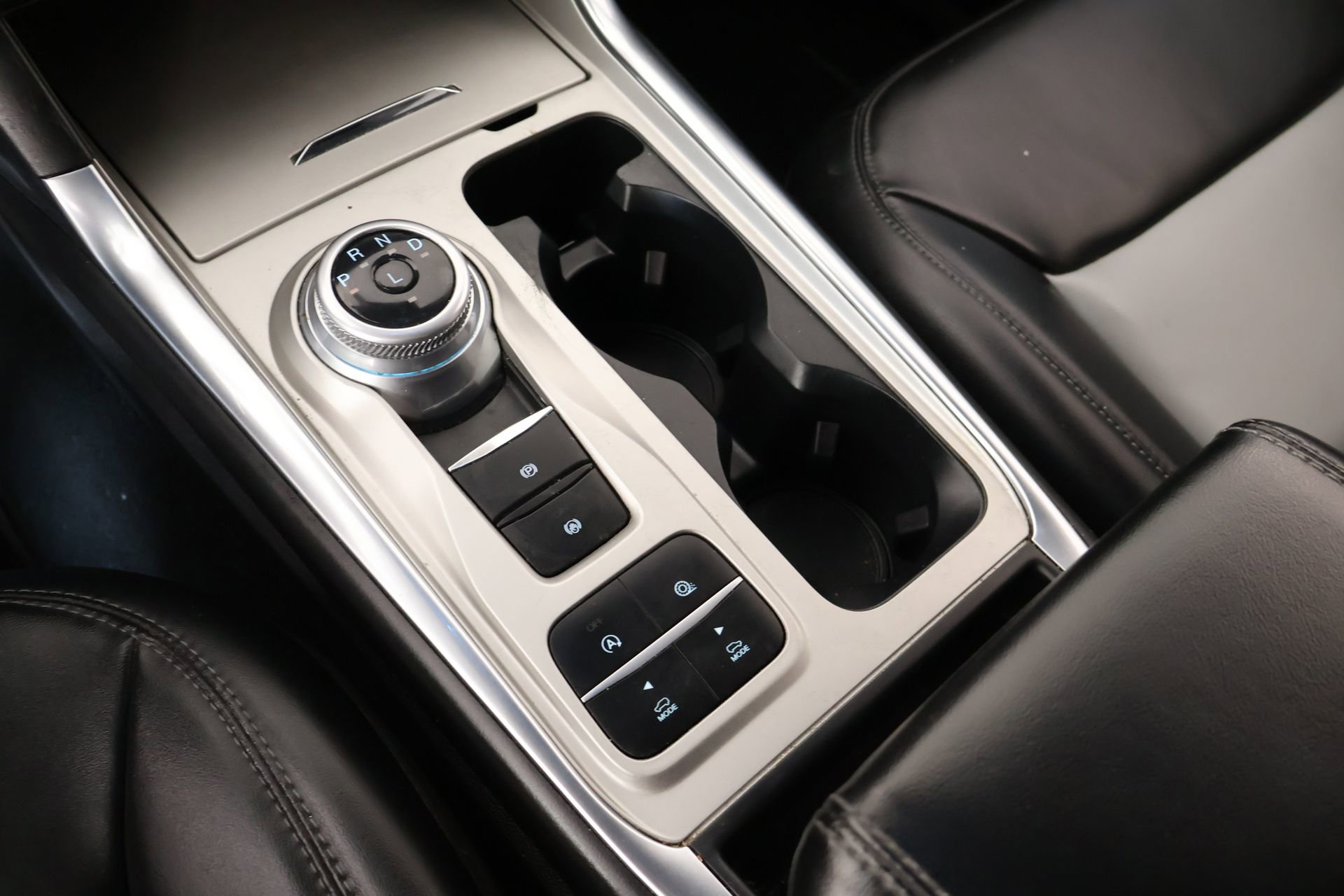 Used 2023 Ford Explorer XLT w/ Equipment Group 202A RWD image 9