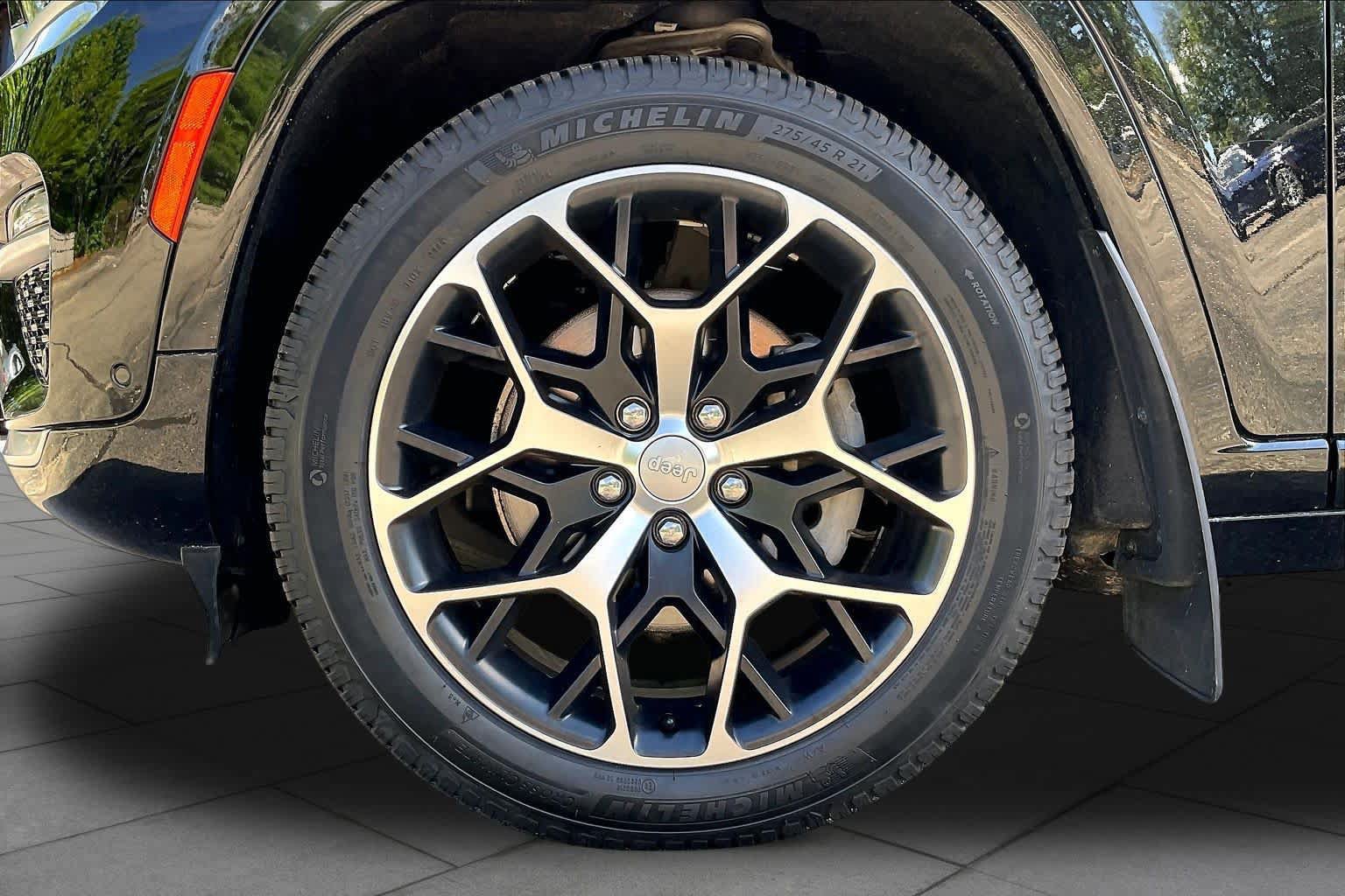 Used 2022 Jeep Grand Cherokee Summit AWD/4WD image 10
