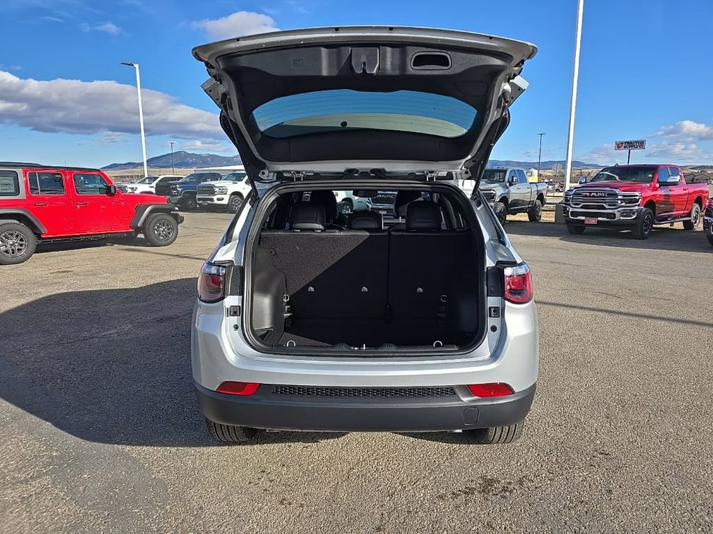 New 2026 Jeep Compass Latitude image 7