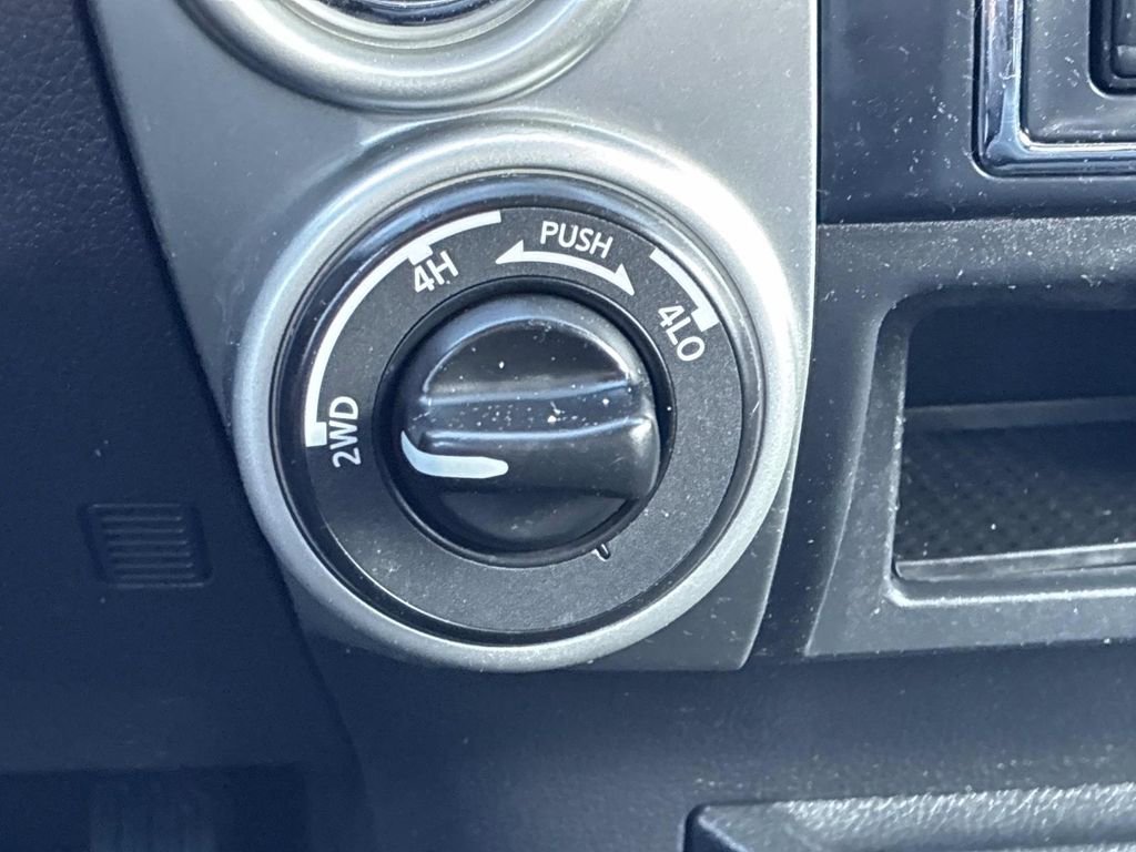 Used 2019 Nissan Titan SV image 30