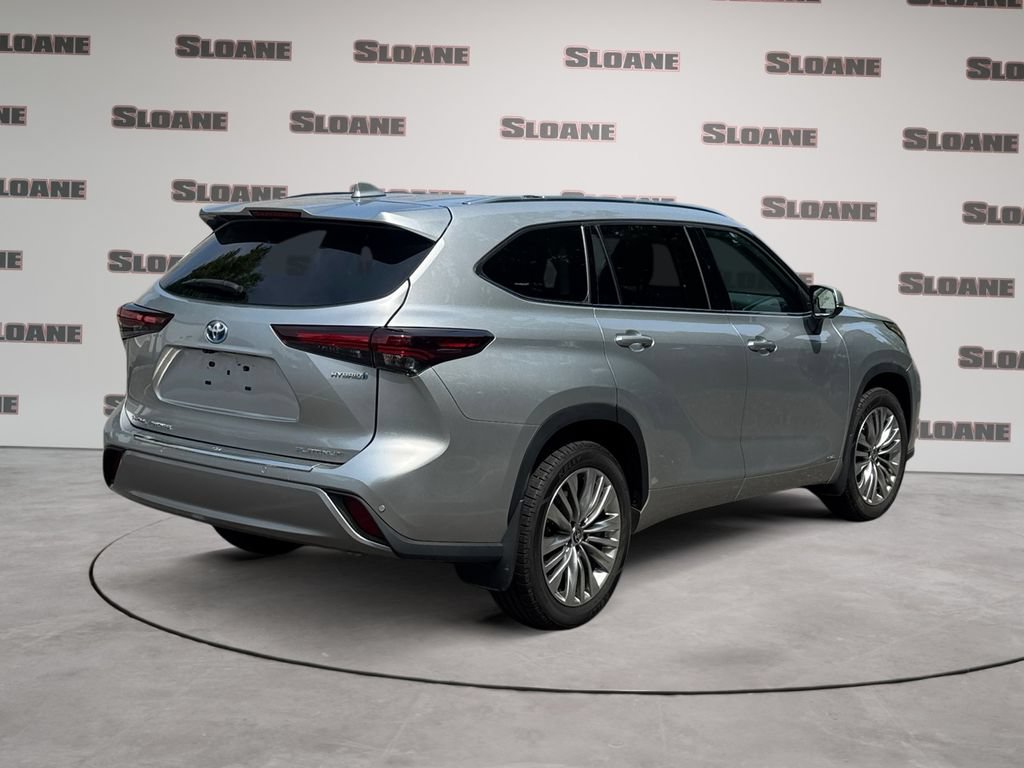 Used 2024 Toyota Highlander Platinum AWD/4WD image 5