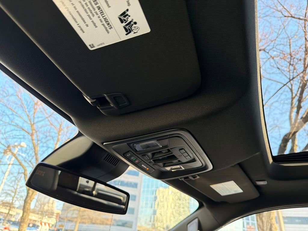 Used 2023 Chevrolet Silverado 1500 High Country image 32