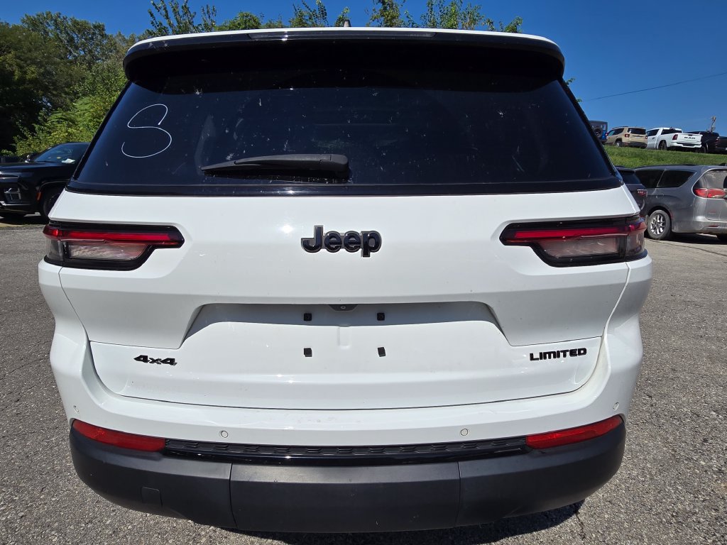 Used 2023 Jeep Grand Cherokee L Limited w/ Black Appearance Package AWD/4WD image 7