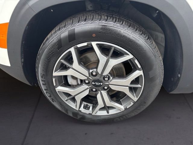 Certified 2023 Kia Seltos EX image 9