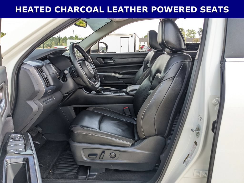 Used 2024 Nissan Pathfinder SL w/ SL Premium Package FWD image 5