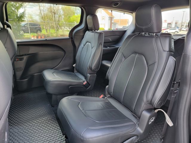 Certified 2021 Chrysler Pacifica Touring-L w/ S Appearance Package AWD/4WD image 21