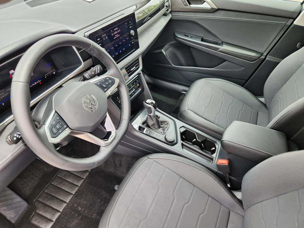 Certified 2025 Volkswagen Taos SE AWD/4WD image 10
