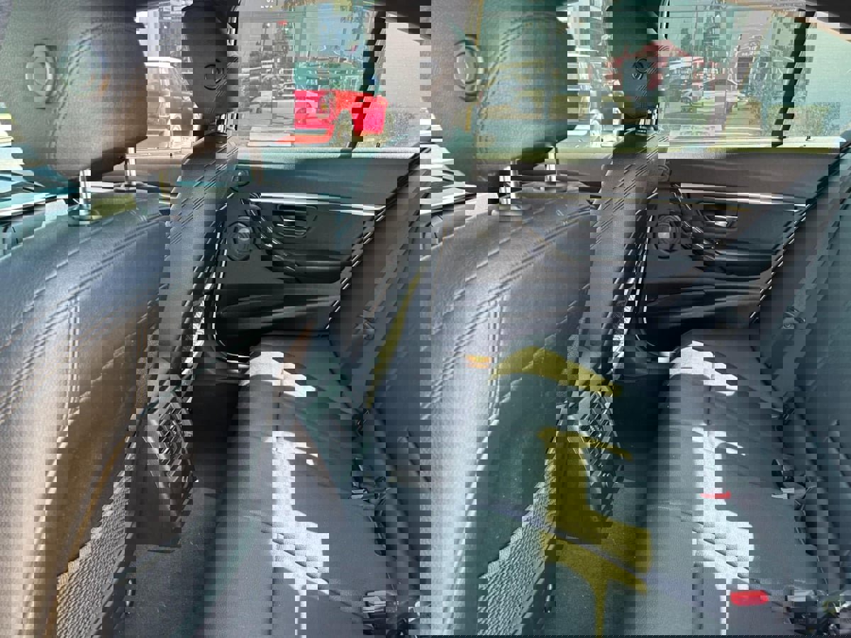 Used 2018 BMW 330i Sedan w/ Premium Package image 24