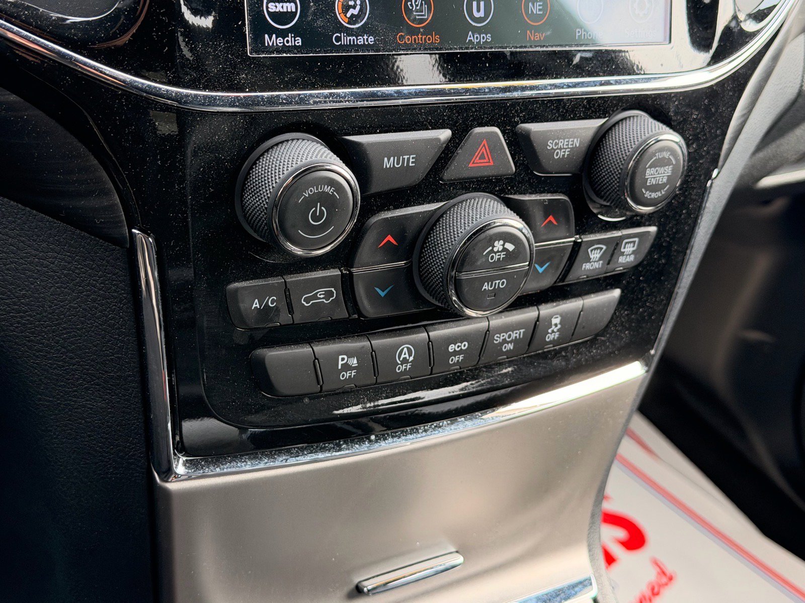 Used 2022 Jeep Grand Cherokee Laredo X image 20