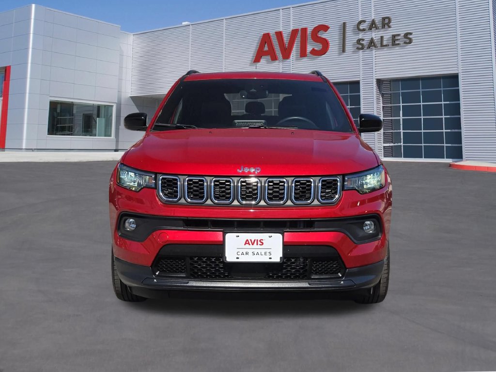 Used 2025 Jeep Compass Latitude w/ Sun & Sound Group AWD/4WD image 2