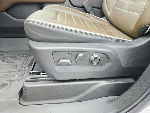Used 2025 GMC Yukon Denali Ultimate AWD/4WD image 38