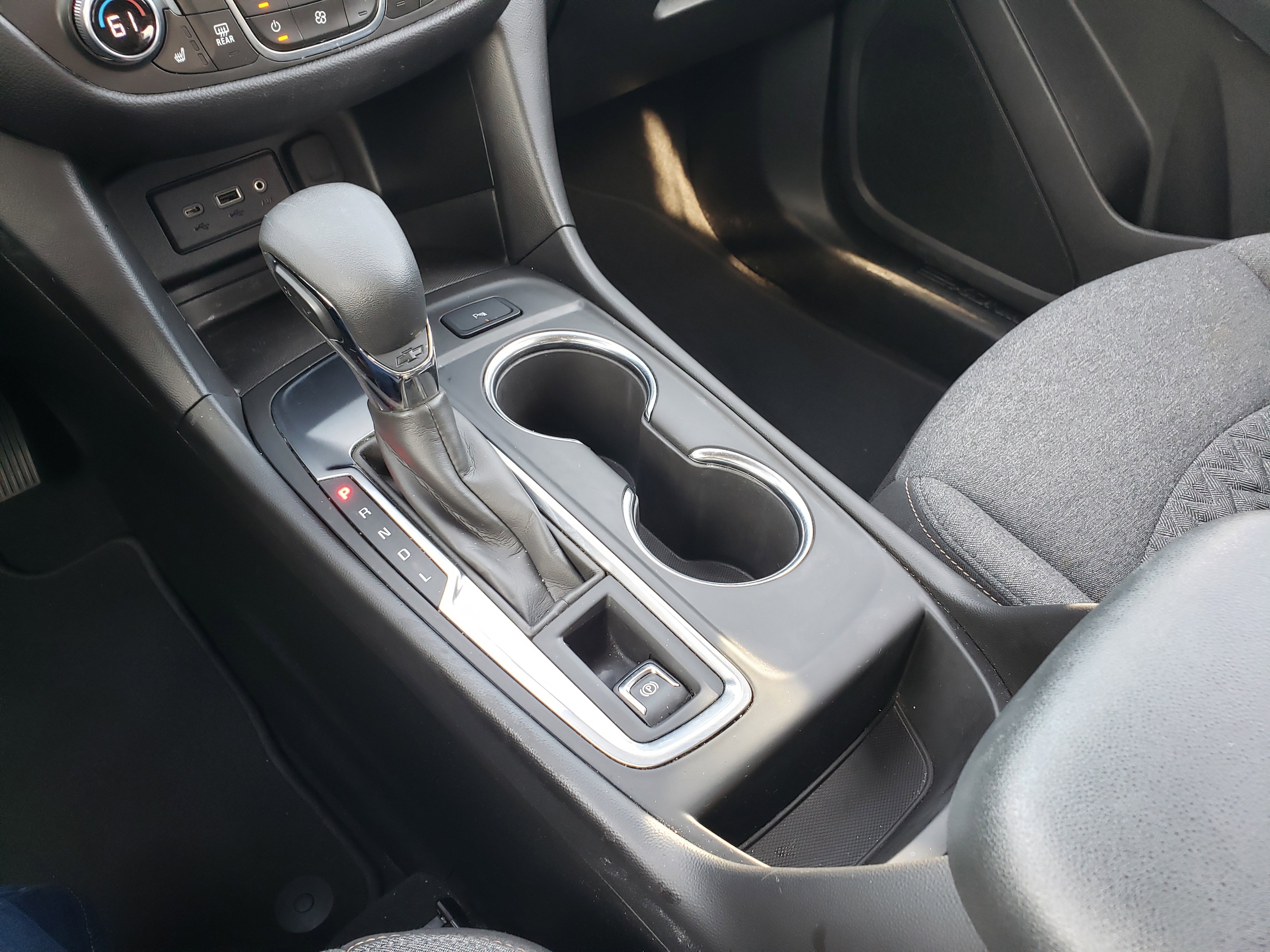 Used 2022 Chevrolet Equinox LT w/ Driver Convenience Package image 23