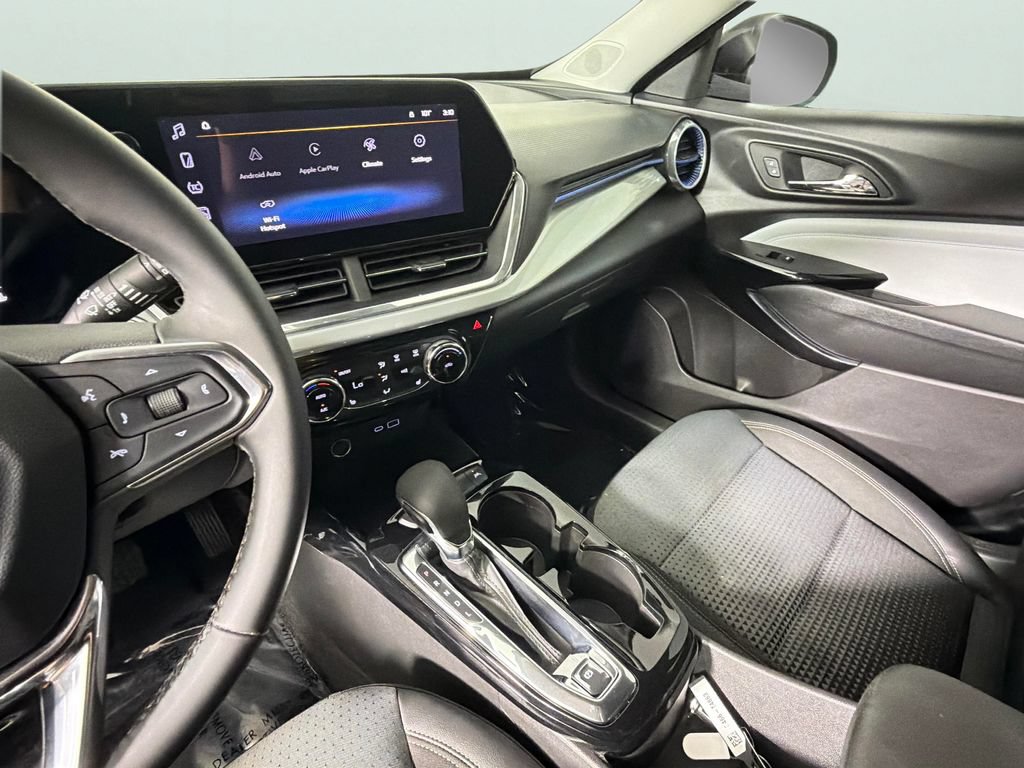 Certified 2025 Chevrolet Trax LT w/ Driver Confidence Package FWD image 19
