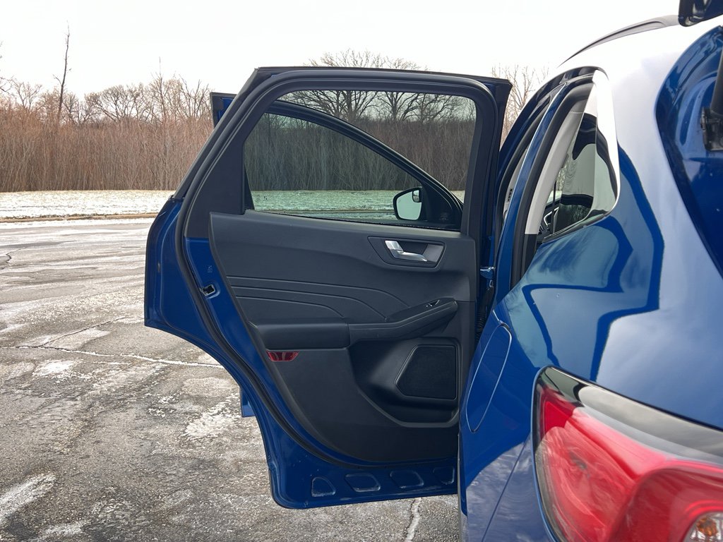 Used 2022 Ford Escape Titanium w/ Class II Trailer Tow Package image 34