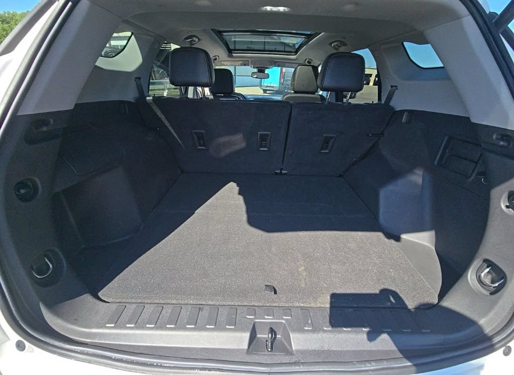 Used 2022 GMC Terrain SLT w/ Infotainment Package II AWD/4WD image 10
