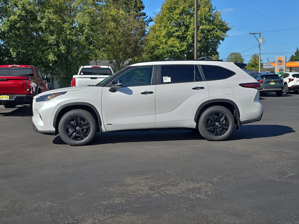New 2025 Toyota Highlander XLE image 6