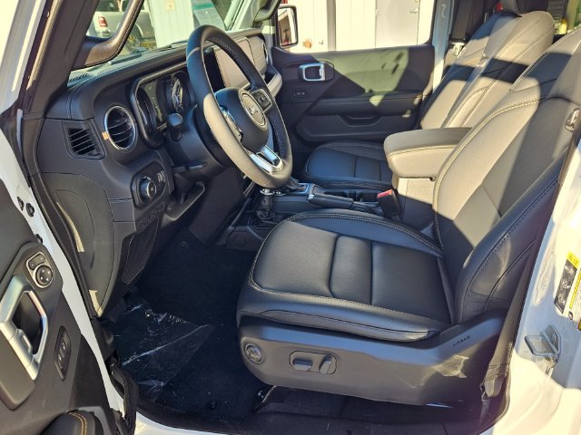 New 2026 Jeep Wrangler Unlimited Sahara AWD/4WD image 15