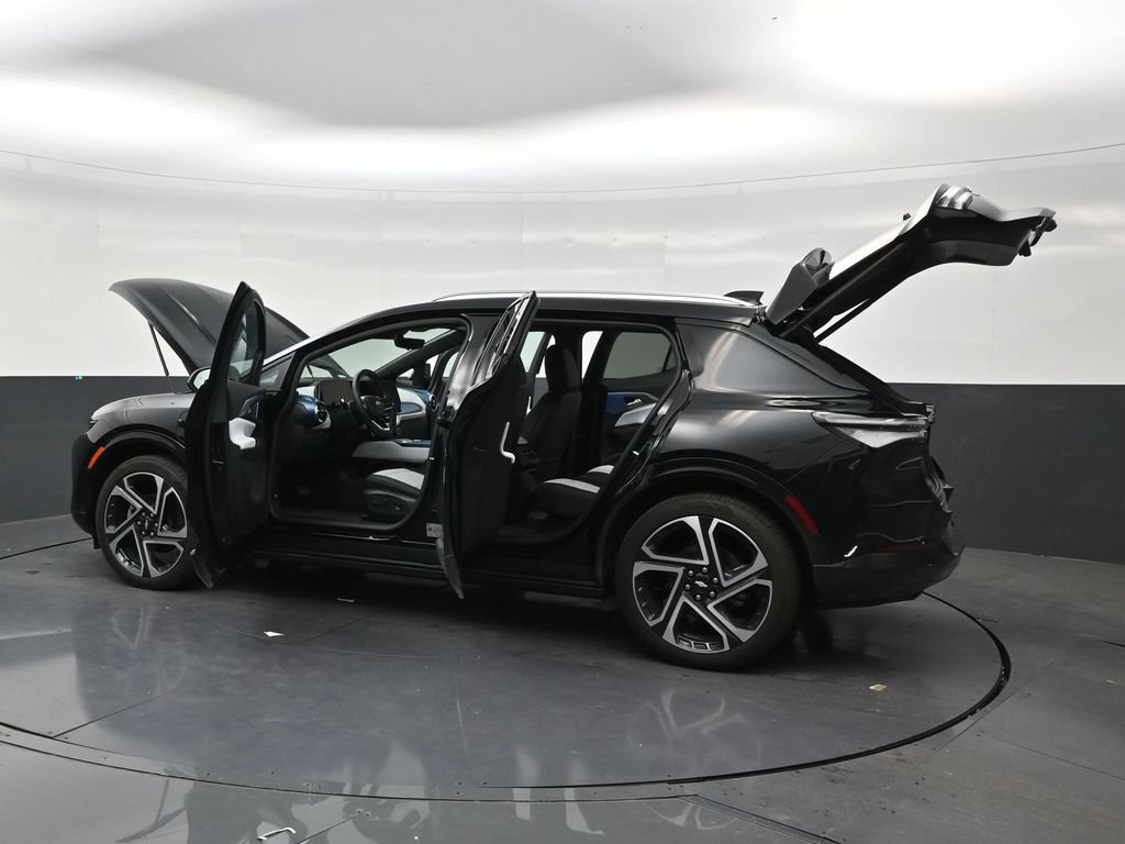 Used 2026 Chevrolet Equinox EV LT w/ Convenience Package II FWD image 30