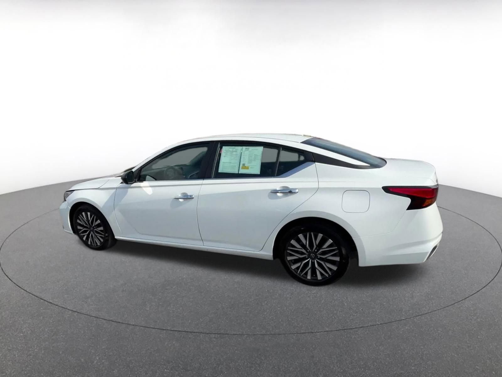 Used 2024 Nissan Altima 2.5 SV image 10